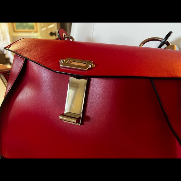 Proenza SchoulerDepth:4.75"
Strap 20"
Width:12.5"
Handle Drop:5.25"
Height:9.75” - Picture 6 of 10